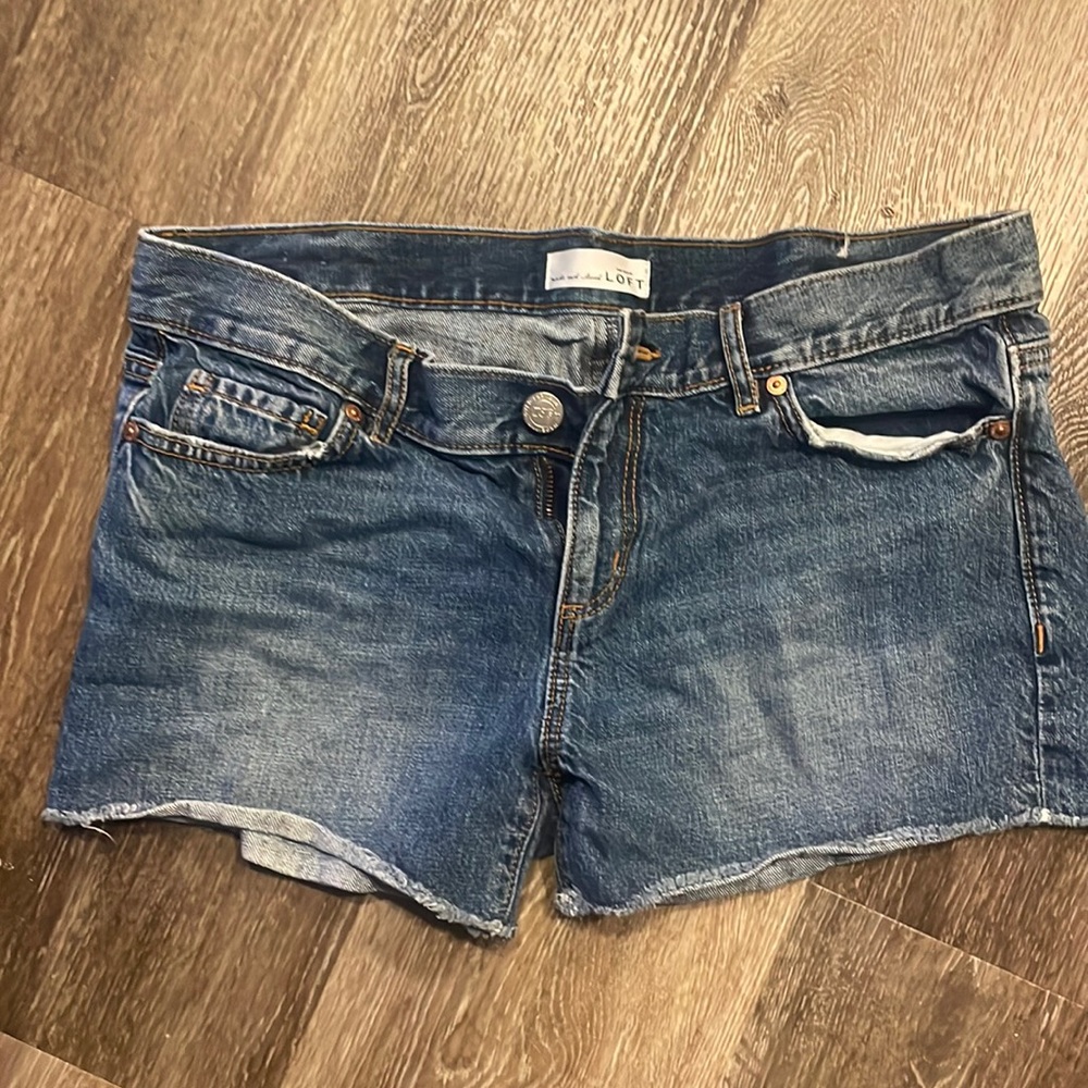 Size 4/27 loft denim shorts!  So cute!  Great condition!
